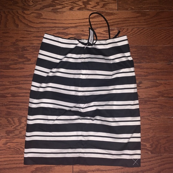 Black and white skirt - Picture 2 of 4